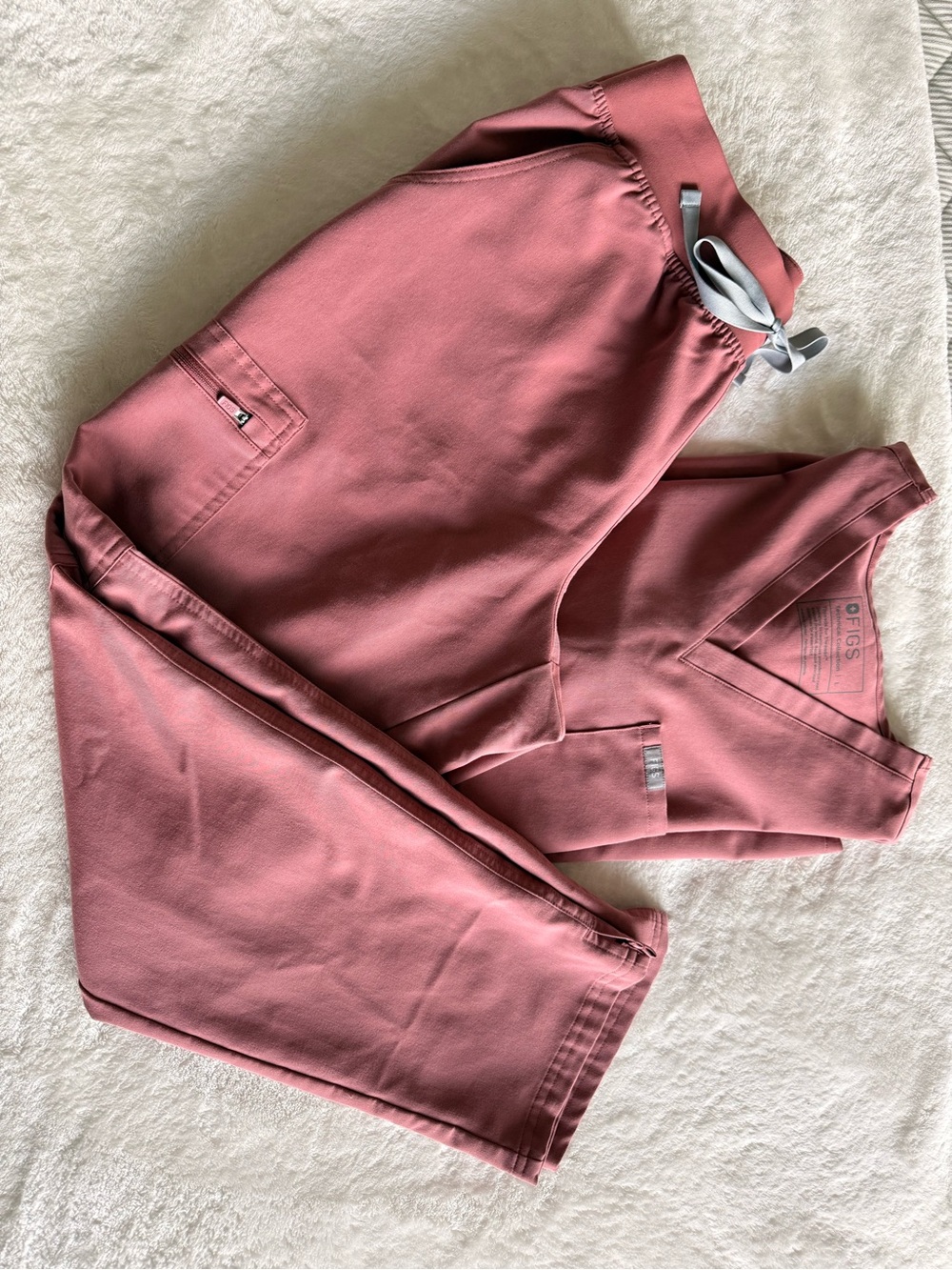 Figs Women’s mauve set 💗